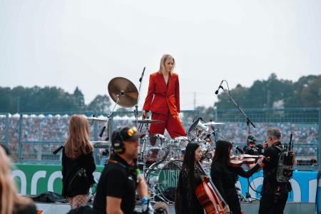 YOSHIKI、F1日本グランプリ決勝スタート前セレモニー YOSHIKI、F1日本グランプリ決勝スタート前セレモニー