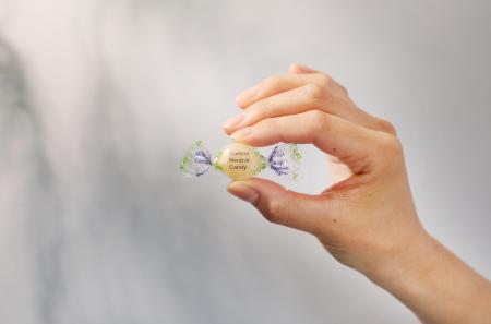 【業界初※】ひとつぶの飴から脱炭素を。カーボンニュ 【業界初※】ひとつぶの飴から脱炭素を。カーボンニュ