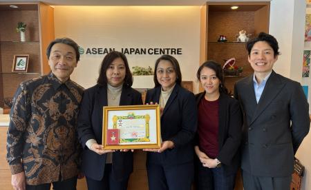 日本アセアンセンター、ラオス人民民主共和国より友好 日本アセアンセンター、ラオス人民民主共和国より友好