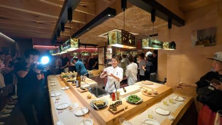 高知県産仁淀川町産木材を活用した寿司店「鮨祝Sushi 高知県産仁淀川町産木材を活用した寿司店「鮨祝Sushi