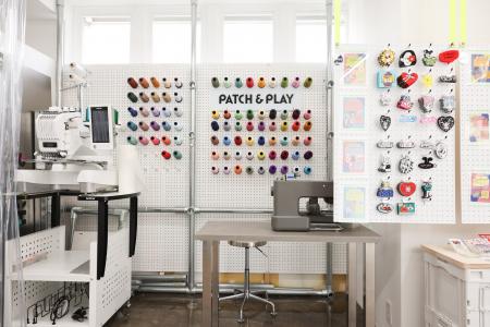 刺しゅうとお直しのお店「PATCH&PLAY」体験型サービス 刺しゅうとお直しのお店「PATCH&PLAY」体験型サービス