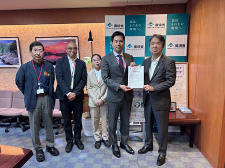 WWFジャパン、石原環境大臣に要望書を提出 ―漁業由来 WWFジャパン、石原環境大臣に要望書を提出 ―漁業由来