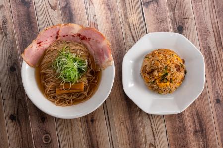 焼飯を、ラーメンの脇役で終わらせない。関西で磨いた 焼飯を、ラーメンの脇役で終わらせない。関西で磨いた