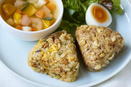 無印良品 「たんぱく質」「食物繊維」がとれるおにぎ 無印良品 「たんぱく質」「食物繊維」がとれるおにぎ