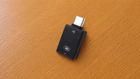 指一つで安全ログイン。指紋認証&NFC対応の最新FIDO2 指一つで安全ログイン。指紋認証&NFC対応の最新FIDO2