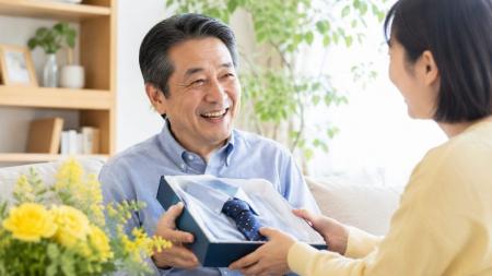 父の日、みんな何を贈ってる?プレゼントの定番と予算 父の日、みんな何を贈ってる?プレゼントの定番と予算