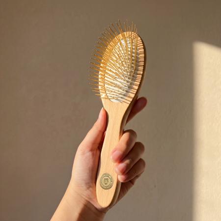 大ヒットカッサヘアブラシにロゴエンブレムが入り高級 大ヒットカッサヘアブラシにロゴエンブレムが入り高級