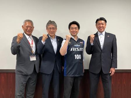 シーホース三河・寺部康弘社長と佐古賢一TDがみよし市 シーホース三河・寺部康弘社長と佐古賢一TDがみよし市