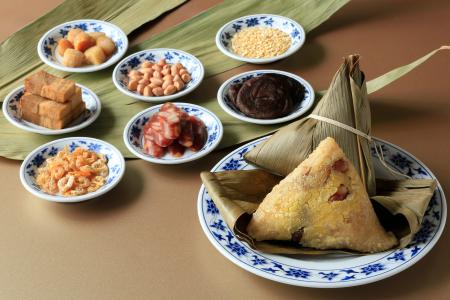 端午節の季節に味わう、重慶飯店総料理長 監修の手作 端午節の季節に味わう、重慶飯店総料理長 監修の手作
