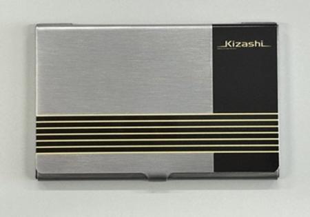 素材もデザインも本物の鉄道車両帯シールを使用したス 素材もデザインも本物の鉄道車両帯シールを使用したス