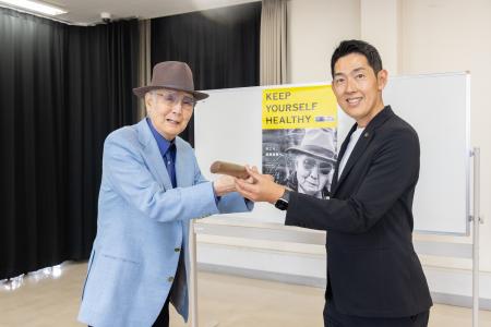 俳優・八名信夫氏から「刀 銘 肥前國住近江大掾藤原忠 俳優・八名信夫氏から「刀 銘 肥前國住近江大掾藤原忠
