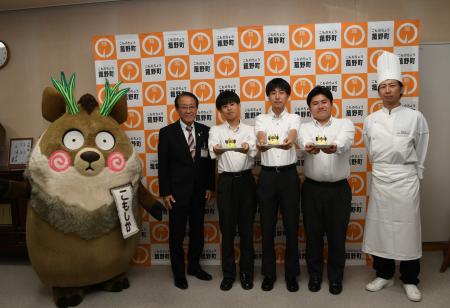 高校生×地元ケーキ店が共同開発!特産「真菰」と観光 高校生×地元ケーキ店が共同開発!特産「真菰」と観光