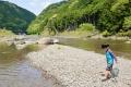 子連れ夏旅を快適にする「チェックイン前の川遊びキャ 子連れ夏旅を快適にする「チェックイン前の川遊びキャ