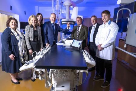 Medtronic、アイルランド首相の立ち会いのもと、ゴー Medtronic、アイルランド首相の立ち会いのもと、ゴー