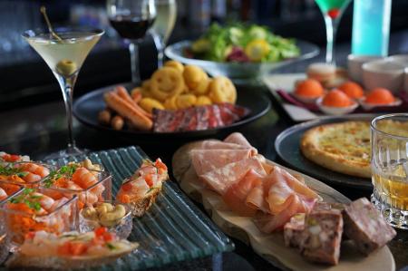 夜景とともに楽しむ大人のバル時間を。飲み放題付き『 夜景とともに楽しむ大人のバル時間を。飲み放題付き『
