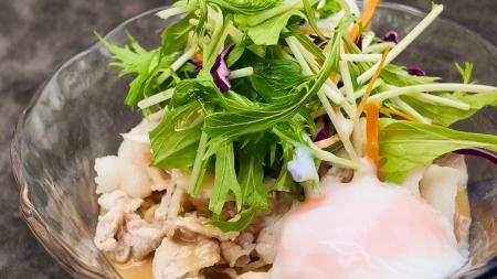 霧島ポークの旨みを味わう贅沢冷麺が登場|神戸壺中天 霧島ポークの旨みを味わう贅沢冷麺が登場|神戸壺中天