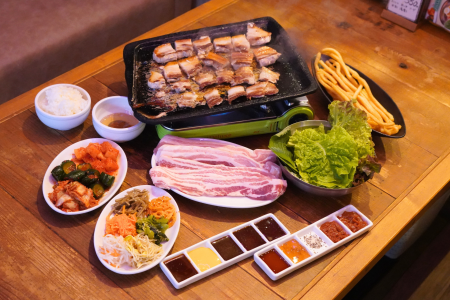 10種の味変タレで楽しむ「サムギョプサル食べ放題」が 10種の味変タレで楽しむ「サムギョプサル食べ放題」が