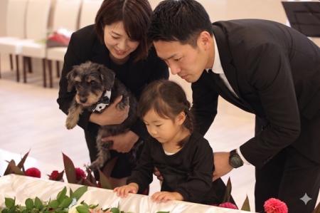 西日本典礼、ペットも家族の一員として故人様を見送れ 西日本典礼、ペットも家族の一員として故人様を見送れ