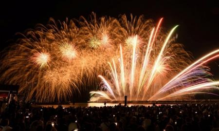 【和歌山マリーナシティ】 夏は花火ショーに水かけイ 【和歌山マリーナシティ】 夏は花火ショーに水かけイ