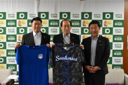 【シーホース三河】佐古賢一新社長らが幸田町・成瀬敦 【シーホース三河】佐古賢一新社長らが幸田町・成瀬敦