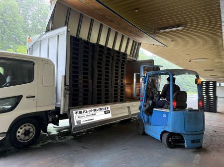 トラック荷台「アオリ内側」を広告に 運送会社utf-8 トラック荷台「アオリ内側」を広告に 運送会社utf-8