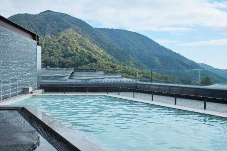 今夏求められる「静養」の旅へ。心身を整える絶景の「 今夏求められる「静養」の旅へ。心身を整える絶景の「
