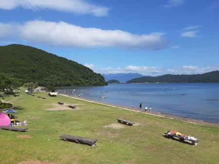 休暇村近江八幡、ホテル目の前の湖水浴場「宮ヶ浜水泳 休暇村近江八幡、ホテル目の前の湖水浴場「宮ヶ浜水泳