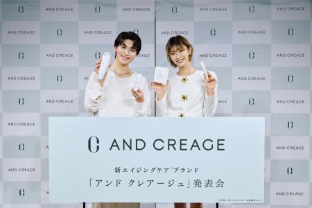 ブランドアンバサダー増子敦貴さんが大きな鍵を持って ブランドアンバサダー増子敦貴さんが大きな鍵を持って