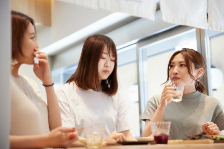 梅小路醗酵所、阪急うめだ本店に初出店 夏休みの親子 梅小路醗酵所、阪急うめだ本店に初出店 夏休みの親子