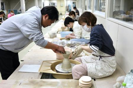 職人への第一歩を踏み出す!石川県立九谷焼技術研修所 職人への第一歩を踏み出す!石川県立九谷焼技術研修所