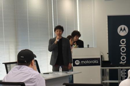 モトローラ初のFold横開き「motorola razr fold」を、 モトローラ初のFold横開き「motorola razr fold」を、