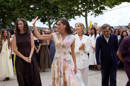 スペインのレティシア王妃、創立50周年を迎えたアドル スペインのレティシア王妃、創立50周年を迎えたアドル