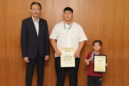 高槻市在住の高校3年生・長谷川大和さんと小学3年生・ 高槻市在住の高校3年生・長谷川大和さんと小学3年生・