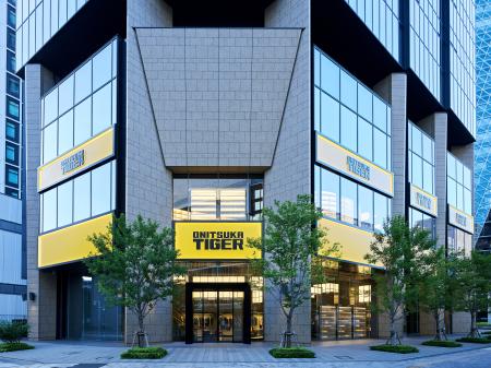 Onitsuka Tigerが、名古屋駅前に国内最大級の店舗面積 Onitsuka Tigerが、名古屋駅前に国内最大級の店舗面積