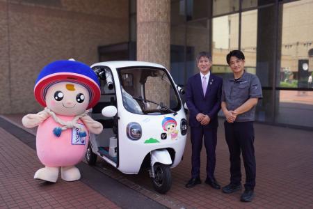 株式会社バブル、伊勢原市へ3人乗りEVトゥクトゥutf-8 株式会社バブル、伊勢原市へ3人乗りEVトゥクトゥutf-8