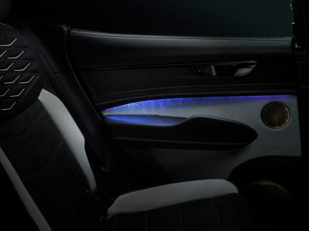 ベントレー初の完全電気自動車 アーバンラグジュアリ ベントレー初の完全電気自動車 アーバンラグジュアリ
