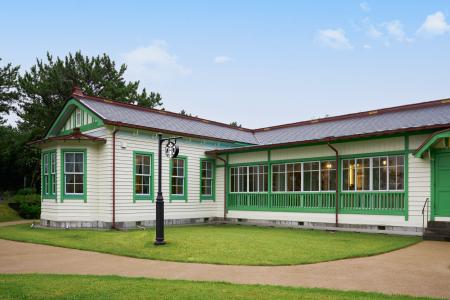 地域の歴史的建築を継承・活用する新店舗「スターバッ 地域の歴史的建築を継承・活用する新店舗「スターバッ