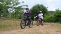 ほぼ全員がMTB初体験、基礎練習から自然のコース走行 ほぼ全員がMTB初体験、基礎練習から自然のコース走行