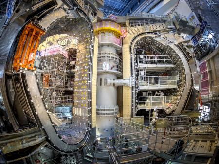 「地上の太陽」ITER、6基目の真空容器セクターモジュ 「地上の太陽」ITER、6基目の真空容器セクターモジュ