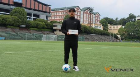 サッカーJ1リーグで活躍する林晴己選手とアンバサダー サッカーJ1リーグで活躍する林晴己選手とアンバサダー