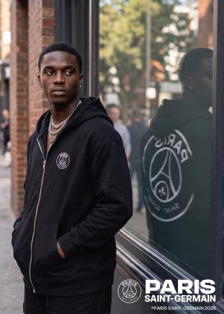 【Paris Saint-Germain】バックのビッグエンブレムが 【Paris Saint-Germain】バックのビッグエンブレムが