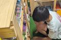 駄菓子屋のオーナーになって、仕入れ・値付け・PRを体 駄菓子屋のオーナーになって、仕入れ・値付け・PRを体
