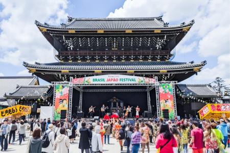 「京都とブラジルを結ぶ。東本願寺で相川七瀬さんと踊 「京都とブラジルを結ぶ。東本願寺で相川七瀬さんと踊