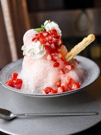 規格外いちごを、1日5食だけの“贅沢”に。創業75年のお 規格外いちごを、1日5食だけの“贅沢”に。創業75年のお