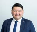 初任給で、会社と新入社員が共に「ご家族や母校」へ感 初任給で、会社と新入社員が共に「ご家族や母校」へ感