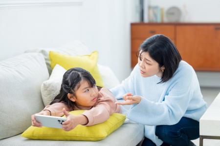 子どものSNS利用、いじめ・グループ外しへの不安多数 子どものSNS利用、いじめ・グループ外しへの不安多数