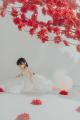 【七五三新ビジュアル】純白のドレスと紅い花々が紡ぐ 【七五三新ビジュアル】純白のドレスと紅い花々が紡ぐ