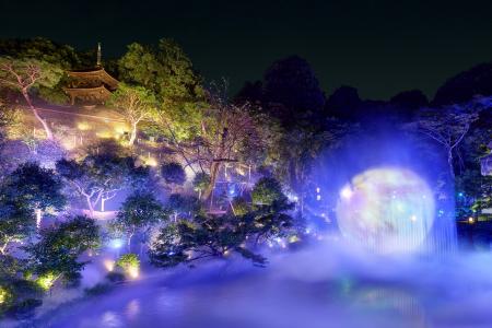【ホテル椿山荘東京】幾重にも重なる雲の中に、月が幻 【ホテル椿山荘東京】幾重にも重なる雲の中に、月が幻
