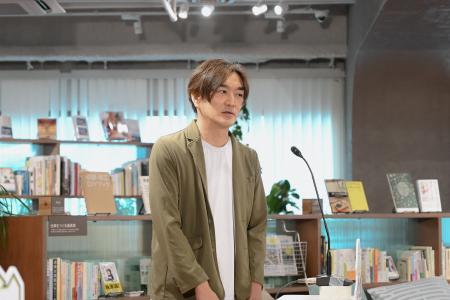 600作品の中から選ばれた18人が、デビューの切符をか 600作品の中から選ばれた18人が、デビューの切符をか