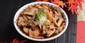 【肉そばけいすけ】秋の味覚、4種のきのこをたっぷり 【肉そばけいすけ】秋の味覚、4種のきのこをたっぷり